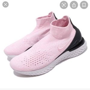 Nike Rise React flyknit sneakers